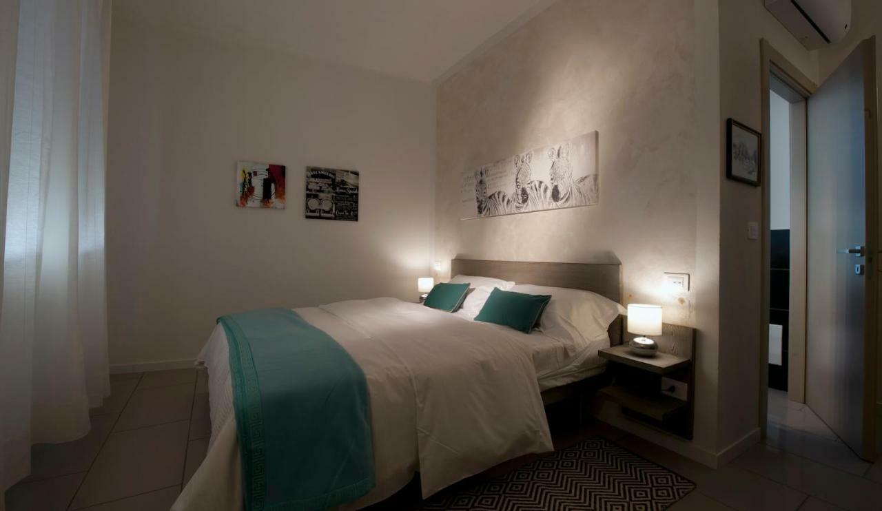 Le Suites - Di Fronte Ospedale Sacro Cuore Negrar Bagian luar foto