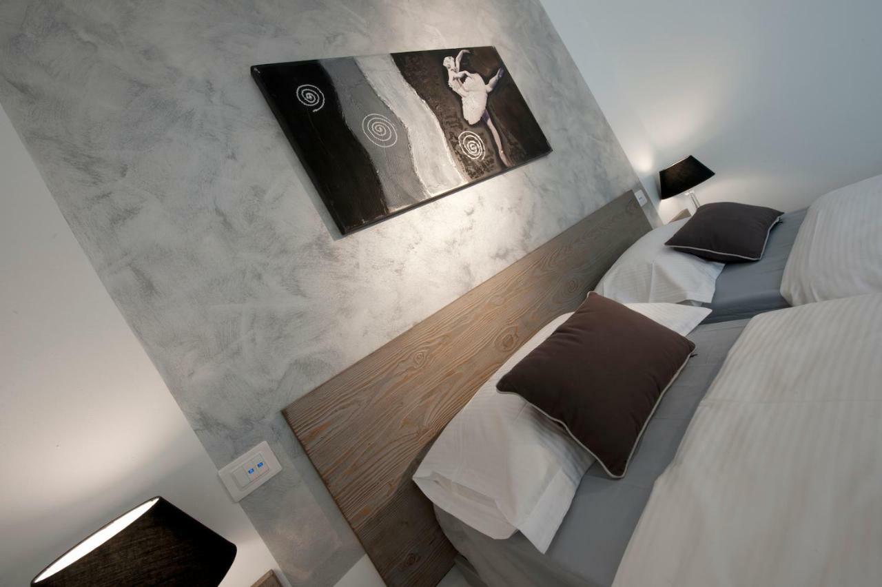 Le Suites - Di Fronte Ospedale Sacro Cuore Negrar Bagian luar foto