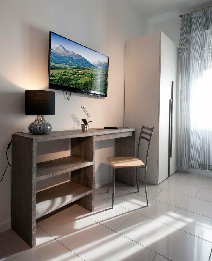 Le Suites - Di Fronte Ospedale Sacro Cuore Negrar Bagian luar foto