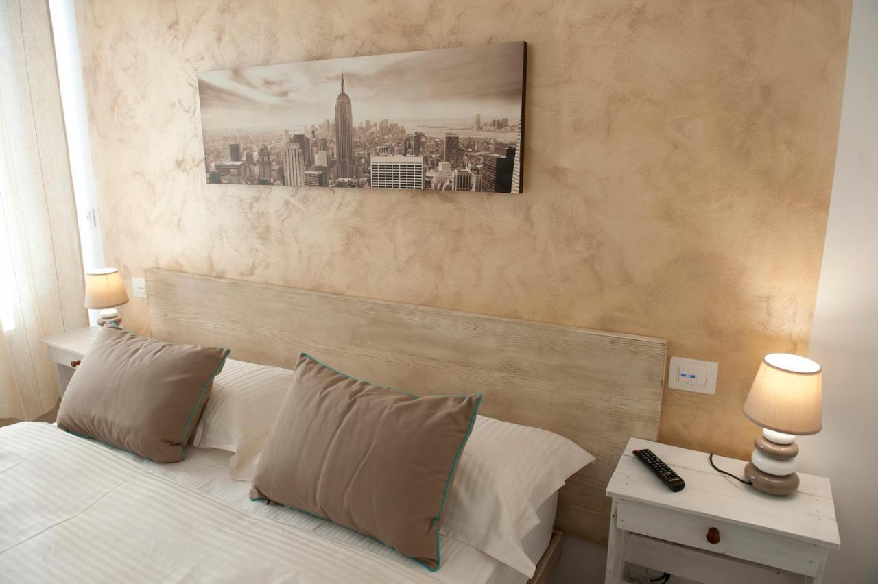 Le Suites - Di Fronte Ospedale Sacro Cuore Negrar Bagian luar foto